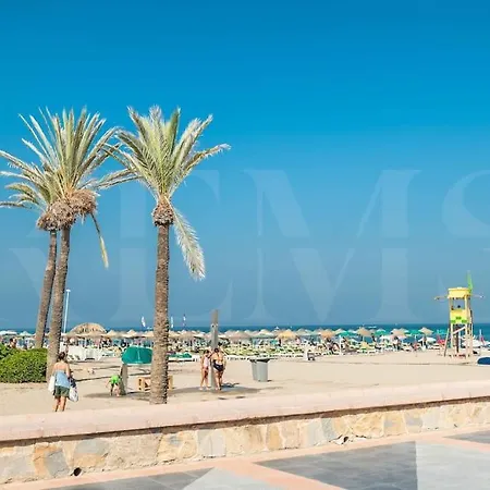 Exclusive Poolside With Cine & Bbq By Rems Benalmadena