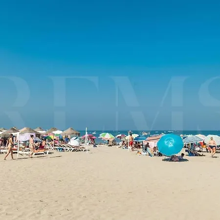 Villa Exclusive Poolside With Cine & Bbq By Rems Benalmadena