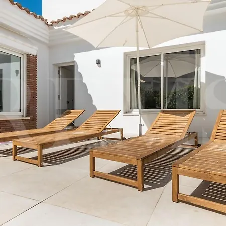 Exclusive Poolside With Cine & Bbq By Rems Villa Benalmadena