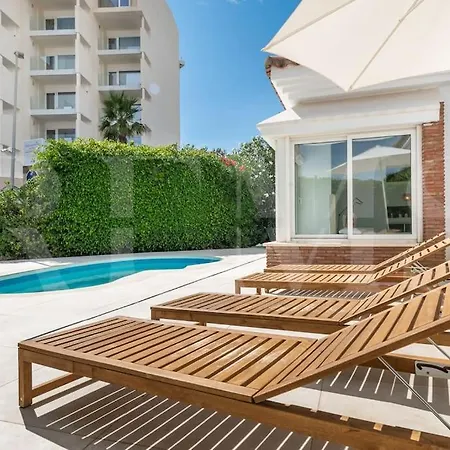 Exclusive Poolside With Cine & Bbq By Rems Villa Benalmadena